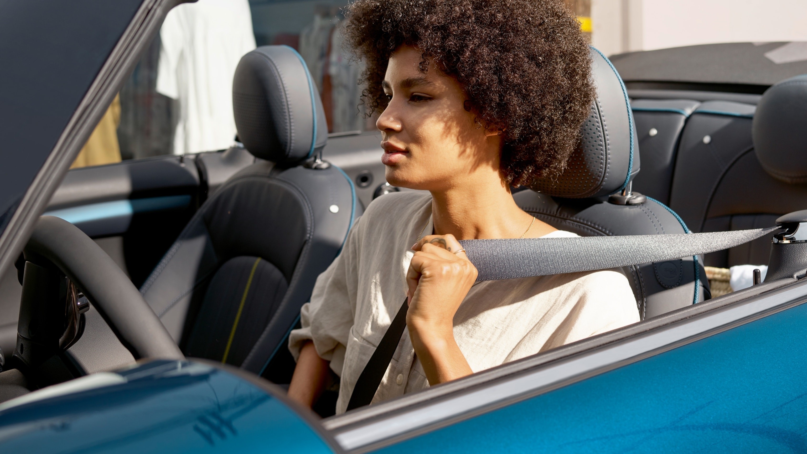 MINI Convertible Sidewalk Edition – 톱다운 - 실내외 MINI Convertible Sidewalk Edition – 톱다운 - 실내외